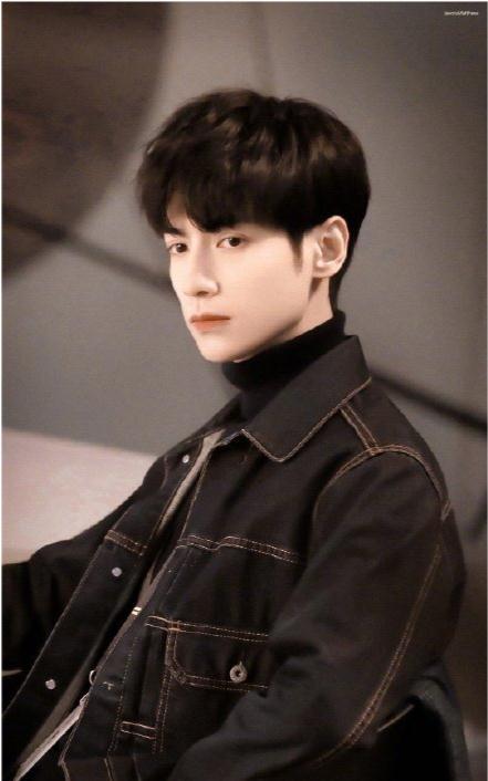 罗云熙吃瓜娱乐